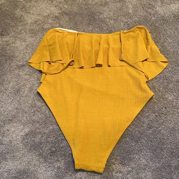 Cupshe swimsuit - Picture 4 of 5